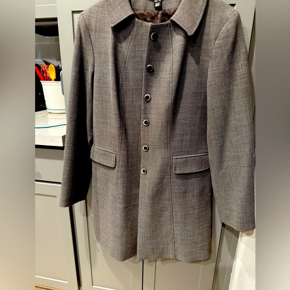 Louben of Canada Button-Up Light Weight 3/4 length Wool Coat - Picture 1 of 13
